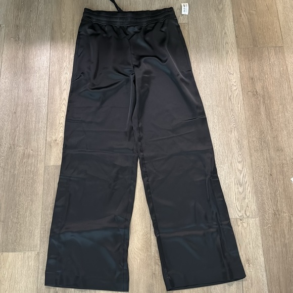 NWT! Black Mid-Rise Wide-Leg Satin Track Pants for Women - Size 2X  🔹 - Picture 9 of 9